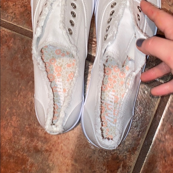 Austin Trading Co. slip ons - Picture 5 of 5